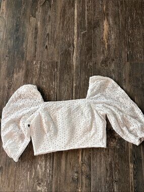 She + Sky White Eyelet Puff-Sleeve Crop Top size large